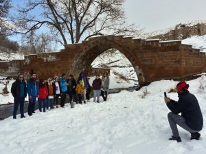 Batman'dan gelip Bitlis'te karın sefasını sürdüler