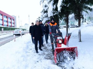 Başkan Çınar, karla mücadeleyi yakından takip etti