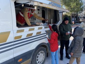 Körfez Belediyesi tüm imkanlarıyla deprem bölgesinde