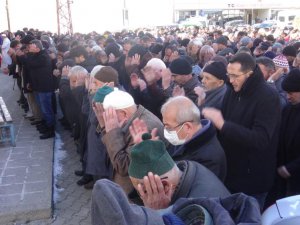 Depremde hayatını kaybeden Karamanlı genç hakim toprağa verildi