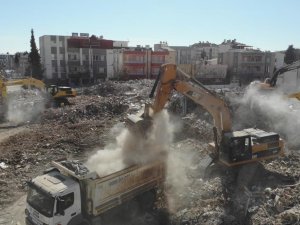 Adıyaman’da depremin 13’üncü günündeki enkaz kaldırma çalışmaları havadan görüntülendi