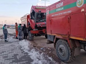 Deprem bölgesinde bozulan araçların imdadına seyyar tamir aracı yetişiyor