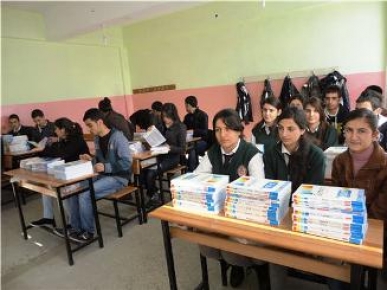Hozat Kaymakamlığından Lise Öğrencilerine Kaynak Kitap Yardımı