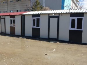 Deprem bölgesinde fiyatları 65 ila 130 bin TL arasında değişen konteyner evler yok satıyor