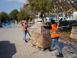 Marmaris depremzedelerin yanında olmaya devam ediyor