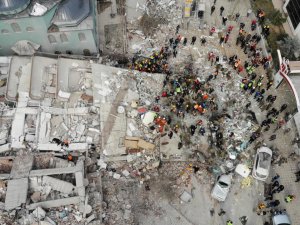 Malatya’da arama kurtarma çalışmaları dron ile görüntülendi