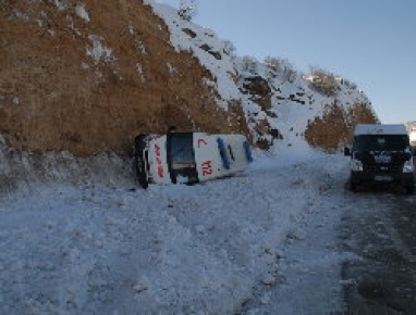 Tunceli'de Ambulans Kaza yaptı: 4 Yaralı