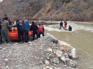 Çaya uçan araçtaki ikinci kişinin de cansız bedenine ulaşıldı