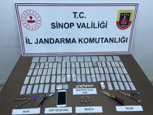 Sinop’ta torbacıya baskın: 1017 sentetik hap ele geçirildi