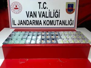 Van’da 48 adet kaçak akıllı cep telefonu ele geçirildi