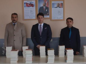 Bingöl’de köy okullarına kitap seti hediye edildi