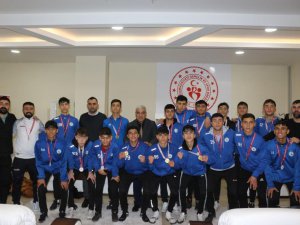 Cizre Spor Lisesi futbol turnuvasında bölge şampiyonu oldu