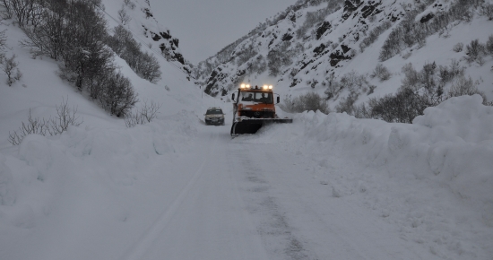 Tunceli-Pertek yolunda vatandaşlar mahsur kaldı
