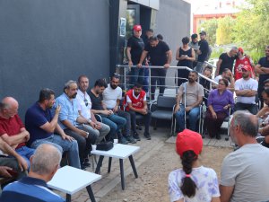 Dersim Emek ve Demokrasi Platformu, grevdeki FEDAŞ işçilerini ziyaret etti