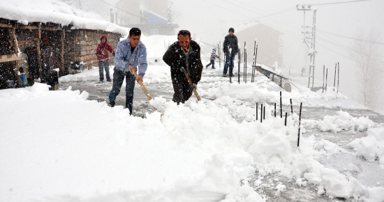 Tunceli'de kar kalınlığı 3 metreye ulaştı