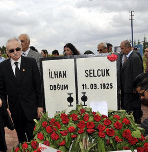 İlhan Selçuk mezarı başında anıldı