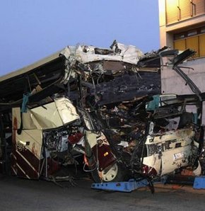 Trafik terörü öğrencileri vurdu 28 ölü