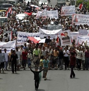 Yemen'de gösteriler sürüyor