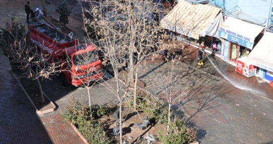 Çamurla Kaplanan Yollar Yıkanıyor