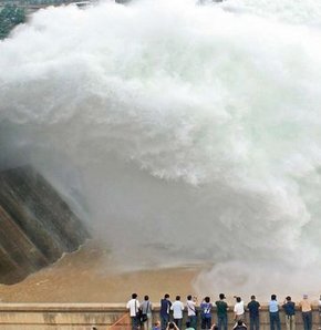 Tsunami değil baraj suyu