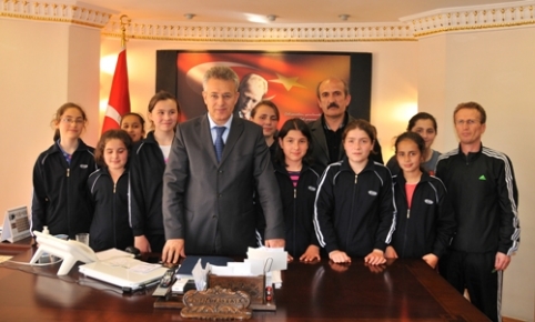 Giresun’lu Sporcular Vali Taşkesen’i Ziyaret Etti