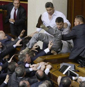 Ukrayna Meclisi'nde kavga