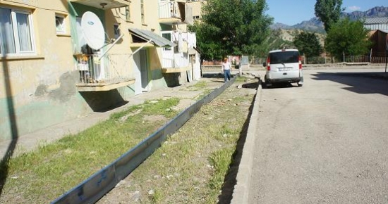 Cumhuriyet mahallesinde kaldırım çalışmaları başladı