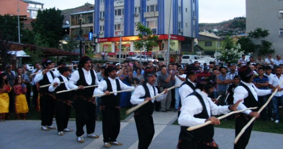 Dersim Kültür Derneği Halk Oyunları ekibi halkla buluştu