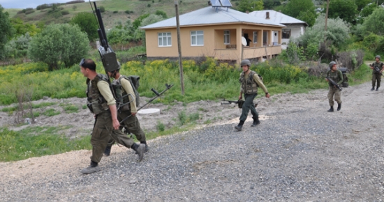 Askeri konvoya bombalı saldırı son anda önlendi