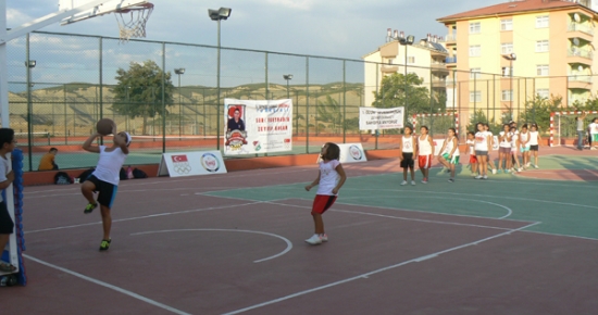 Basketbol İl Temsilciliği Zeynep Hocasını unutmadı