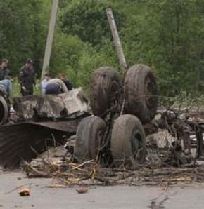 112 kişiyi taşıyan yolcu uçağı düştü