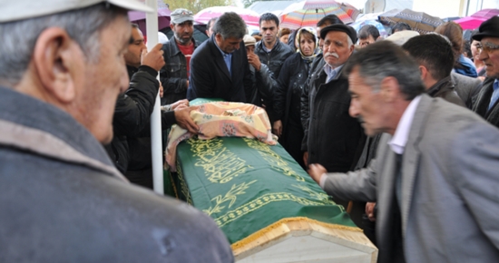 Patlamada hayatını kaybedenler toprağa verildi