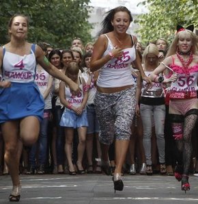 Rus kızlar topuklarıyla yarıştı - GALERİ