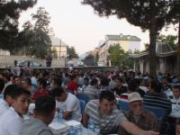 Tunceli'de Cami Avlusunda İftar