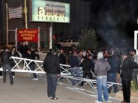 GREVDE OLAN AKSA İŞÇİLERİ YOL KAPATTI