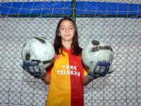 Tunceli'de Erkek Futbol Takımında Kız Kaleci