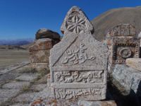 Pülümür Kaymakamı Çeviren, tarihi mezarları inceledi