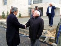 Kamer Genç, Üniversitede İncelemelerde Bulundu
