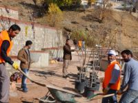Parklarda Bakım ve Ağaç Dikme Çalışmaları Sürüyor