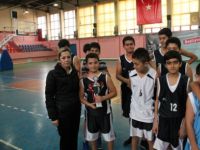 Basketbolda Şampiyon Kalan Orta okulu