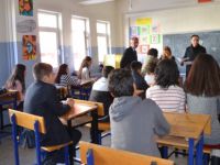 Kaymakam Çeviren, öğrencilere karnelerini verdi