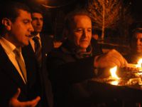 Vali Güner, Cemevinde Mum Yakıp Dua Etti