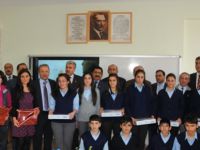 Öğretmen ve Öğrencilere Tablet Bilgisayar Dağıtıldı