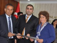 Belediye Başkanı seçilen Bul, mazbatasını alıp görevine başladı