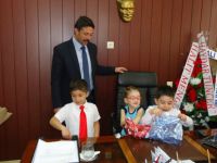 Öğrenciler, Hozat Belediye Başkanın Koltuğuna oturdu