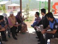 Polisler, Anneleri unutmadı!