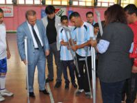 Vali Yardımcısı Engellilerin Sorununa Dikkat Çekmek İçin Kolunu Sardı