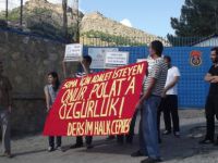 Halk Cephesi cezaevi önünde açıklama yaptı