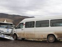 Öğrencileri Taşıyan Araç Kaza Yaptı: 2 Yaralı