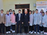 Vali Kaymak, kültür mantarı üretim tesisini inceledi